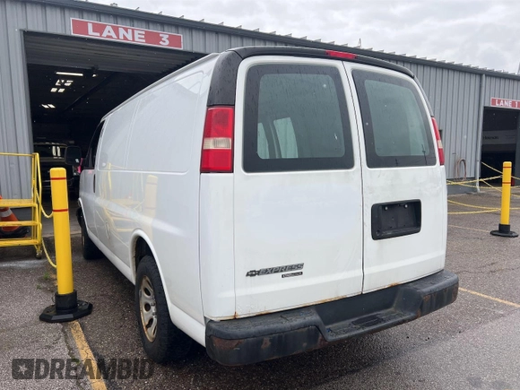 2014 Chevrolet Express Cargo z VIN 1GCSGAFX7E1163258, wystawiony jako IAAI lot #42501106 z przebiegiem 214 104 mil mil oraz . Historia ofert i sprzedaży dostępna na DreamBid. Obrazek 6.