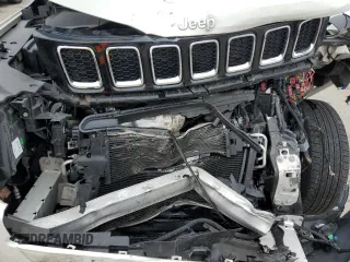 2018 Jeep Compass Latitude z VIN 3C4NJDBB6JT282965, wystawiony jako Copart lot #59621735 z przebiegiem Nie podano mil oraz Szkoda całkowita • Salvage title. Historia ofert i sprzedaży dostępna na DreamBid. Obrazek 12.