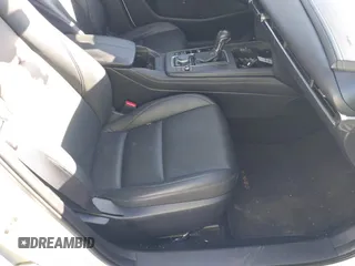 2022 Mazda CX-30 S Select z VIN 3MVDMBBL8NM448787, wystawiony jako IAAI lot #41577914 z przebiegiem 64 552 mil mil oraz . Historia ofert i sprzedaży dostępna na DreamBid. Obrazek 5.
