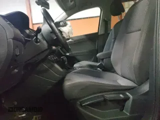 2018 Volkswagen Tiguan S z VIN 3VV0B7AX7JM157409, wystawiony jako Copart lot #58670225 z przebiegiem 162 204 mil mil oraz Nie do naprawy • Non repairable. Historia ofert i sprzedaży dostępna na DreamBid. Obrazek 7.