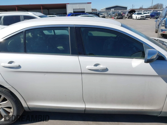 2010 Ford Taurus Limited with VIN 1FAHP2FW4AG121926, listed as a IAAI auction lot 41730541 with 172,363 mi miles. Bid and sale history available at carsss.com. Image 14.