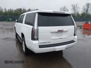 2015 GMC Yukon XL SLT with VIN 1GKS1HKC7FR223513, listed as a IAAI auction lot 40822575 with 128,239 mi miles. Bid and sale history available at carsss.com. Image 3.