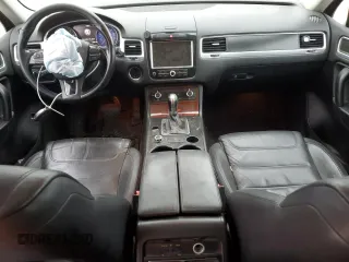 2013 Volkswagen Touareg Lux with VIN WVGEF9BP7DD005872, listed as a Copart auction lot 82618654 with 236,650 mi miles and Salvage Title. Bid and sale history available at DreamBid. Image 8.