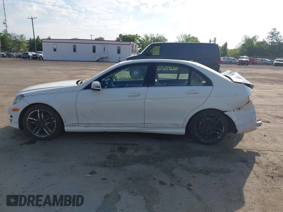 2012 Mercedes-Benz C 300 Sport с VIN WDDGF8BB0CR198952, выставлен на аукционе IAAI как лот 42217652 с пробегом 138 919 миль миль и . История ставок и продаж доступна на DreamBid. Изображение 14.