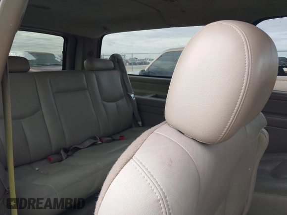 2004 Chevrolet Suburban LT with VIN 1GNEC16Z94J240907, listed as a IAAI auction lot 41331786 with 148,246 mi miles. Bid and sale history available at carsss.com. Image 8.