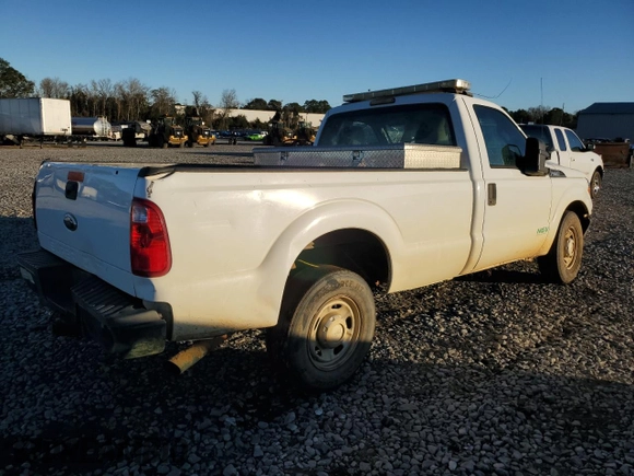 2011 Ford F-250 XL z VIN 1FTBF2A67BEA75323, wystawiony jako Copart lot #86070574 z przebiegiem 153 305 mil mil oraz Szkoda całkowita • Salvage title. Historia ofert i sprzedaży dostępna na DreamBid. Obrazek 3.