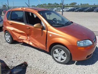 2007 Chevrolet Aveo LS z VIN KL1TD66697B746324, wystawiony jako IAAI lot #40257318 z przebiegiem 144 789 mil mil oraz . Historia ofert i sprzedaży dostępna na DreamBid. Obrazek 1.