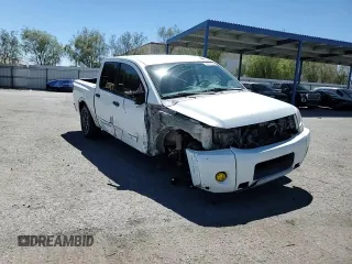 2015 Nissan Titan Pro-4X z VIN 1N6AA0EC9FN512658, wystawiony jako Copart lot #68066964 z przebiegiem 131 026 mil mil oraz Szkoda całkowita • Salvage title. Historia ofert i sprzedaży dostępna na DreamBid. Obrazek 11.