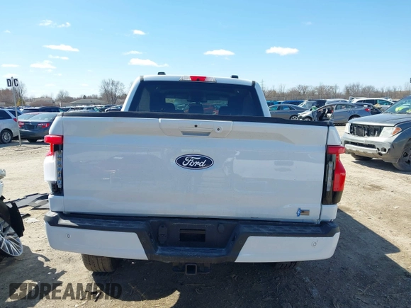 2024 Ford F-150 Lightning z VIN 1FTVW3L74RWG20276, wystawiony jako IAAI lot #41991515 z przebiegiem 4048 mil mil oraz . Historia ofert i sprzedaży dostępna na DreamBid. Obrazek 17.