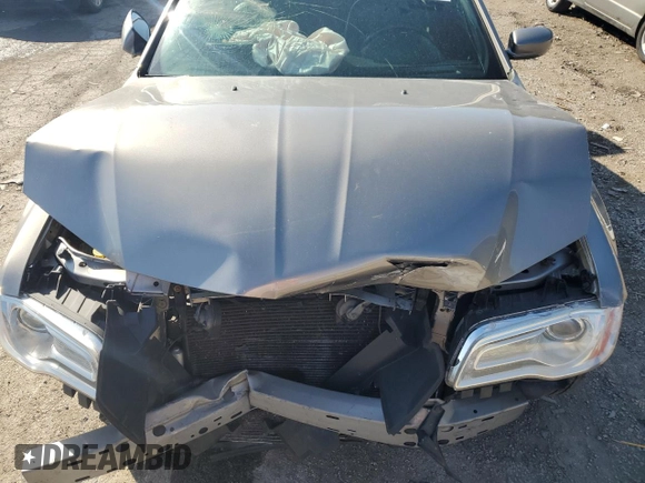 2014 Chrysler 300 z VIN 2C3CCAAG3EH141528, wystawiony jako Copart lot #53688225 z przebiegiem 132 298 mil mil oraz Szkody całkowita. Historia ofert i sprzedaży dostępna na DreamBid. Obrazek 11.
