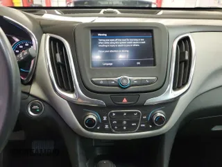 2020 Chevrolet Equinox LT z VIN 2GNAXJEV8L6233525, wystawiony jako IAAI lot #42186138 z przebiegiem 42 660 mil mil oraz . Historia ofert i sprzedaży dostępna na DreamBid. Obrazek 1.