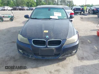 2009 BMW 3 Series 328i z VIN WBAPH73559E128562, wystawiony jako IAAI lot #42129719 z przebiegiem 172 682 mil mil oraz . Historia ofert i sprzedaży dostępna na DreamBid. Obrazek 6.