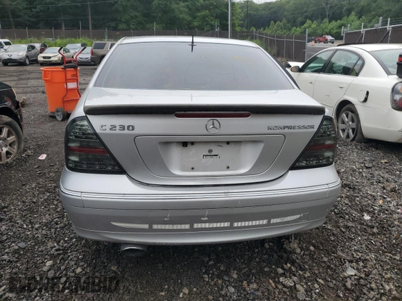 2005 Mercedes-Benz C 230 Kompressor with VIN WDBRF40J45F680204, listed as a Copart auction lot 60809755 with 169,581 mi miles and Salvage title. Bid and sale history available at DreamBid. Image 6.