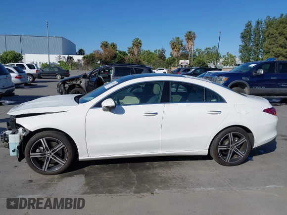 2023 Mercedes-Benz CLA 250 z VIN W1K5J4GB6PN412041, wystawiony jako IAAI lot #42298422 z przebiegiem 12 316 mil mil oraz . Historia ofert i sprzedaży dostępna na DreamBid. Obrazek 14.