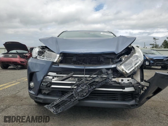 2018 Toyota Highlander SE z VIN 5TDJZRFH4JS862146, wystawiony jako Copart lot #58773395 z przebiegiem 64 210 mil mil oraz Szkoda całkowita • Salvage title. Historia ofert i sprzedaży dostępna na DreamBid. Obrazek 5.