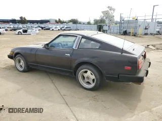 1981 Datsun 280ZX z VIN JN1HZ04S8BX265704, wystawiony jako Copart lot #49279325 z przebiegiem 251 218 mil mil oraz Tytuł czysty. Historia ofert i sprzedaży dostępna na DreamBid. Obrazek 2.