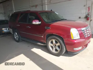 2008 Cadillac Escalade z VIN 1GYFK63828R163047, wystawiony jako IAAI lot #42434421 z przebiegiem 239 964 mil mil oraz . Historia ofert i sprzedaży dostępna na DreamBid. Obrazek 1.