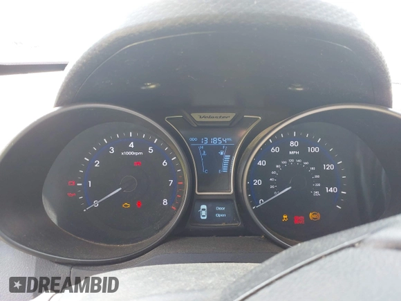 2013 Hyundai Veloster Turbo z VIN KMHTC6AE1DU101236, wystawiony jako IAAI lot #42230984 z przebiegiem 131 854 mil mil oraz . Historia ofert i sprzedaży dostępna na DreamBid. Obrazek 7.