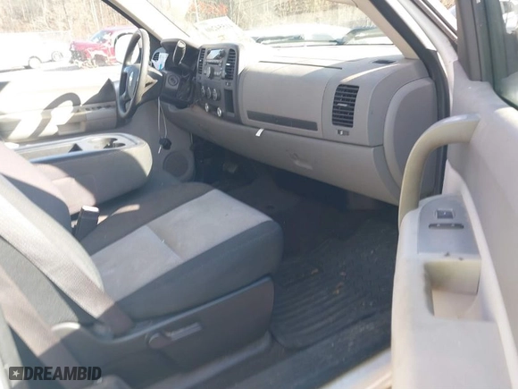 2008 Chevrolet Silverado 1500 Work Truck with VIN 1GCEC19X08Z113943, listed as a IAAI auction lot 41554200 with 93,786 mi miles. Bid and sale history available at carsss.com. Image 5.
