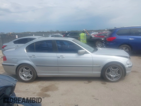 2001 BMW 3 Series 330i with VIN WBAAV53441JR78432, listed as a IAAI auction lot 41875391 with 105,050 mi miles. Bid and sale history available at carsss.com. Image 13.