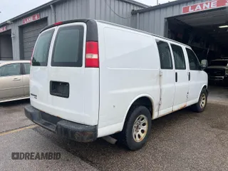 2014 Chevrolet Express Cargo z VIN 1GCSGAFX7E1163258, wystawiony jako IAAI lot #42501106 z przebiegiem 214 104 mil mil oraz . Historia ofert i sprzedaży dostępna na DreamBid. Obrazek 17.