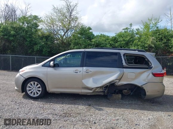 2015 Toyota Sienna XLE z VIN 5TDYK3DC6FS632493, wystawiony jako IAAI lot #42176411 z przebiegiem 172 929 mil mil oraz . Historia ofert i sprzedaży dostępna na DreamBid. Obrazek 15.