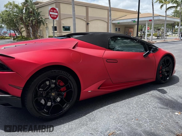 2019 Lamborghini Huracan z VIN ZHWUR2ZF0KLA11750, wystawiony jako Copart lot #54367815 z przebiegiem 24 641 mil mil oraz Tytuł czysty. Historia ofert i sprzedaży dostępna na DreamBid. Obrazek 4.