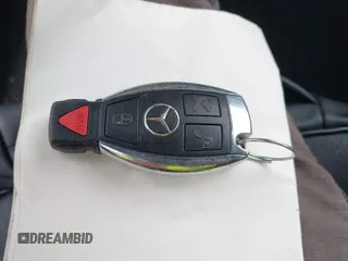 2011 Mercedes-Benz C 300 Sport z VIN WDDGF8BB8BR141526, wystawiony jako IAAI lot #42340242 z przebiegiem 105 699 mil mil oraz . Historia ofert i sprzedaży dostępna na DreamBid. Obrazek 11.