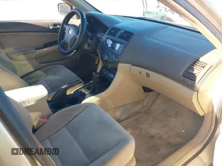 2005 Honda Accord LX z VIN 1HGCM56415A113287, wystawiony jako IAAI lot #40966208 z przebiegiem 305 963 mil mil oraz . Historia ofert i sprzedaży dostępna na DreamBid. Obrazek 5.