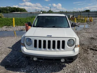 2014 Jeep Patriot Sport z VIN 1C4NJPBA1ED801196, wystawiony jako Copart lot #56635775 z przebiegiem 163 957 mil mil oraz Czysty tytuł • Clean title. Historia ofert i sprzedaży dostępna na DreamBid. Obrazek 5.