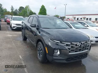 2023 Hyundai Santa Cruz SEL z VIN 5NTJCDAE6PH060845, wystawiony jako IAAI lot #42032501 z przebiegiem 63 227 mil mil oraz . Historia ofert i sprzedaży dostępna na DreamBid. Obrazek 1.