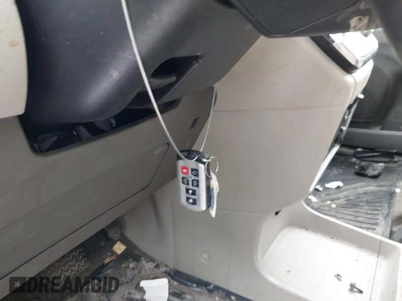 2018 Toyota Sienna XLE with VIN 5TDDZ3DC2JS191352, listed as a IAAI auction lot 41458248 with 143,664 mi miles. Bid and sale history available at carsss.com. Image 11.