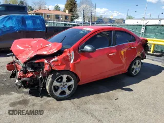 2015 Chevrolet Sonic LTZ z VIN 1G1JE5SB8F4203049, wystawiony jako Copart lot #55308755 z przebiegiem Nie podano mil oraz Szkoda całkowita • Salvage title. Historia ofert i sprzedaży dostępna na DreamBid. Obrazek 1.