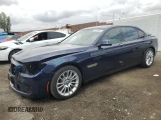 2015 BMW 7 Series 750Li xDrive z VIN WBAYF8C57FD654192, wystawiony jako Copart lot #55818865 z przebiegiem 130 778 mil mil oraz Szkoda całkowita • Salvage title. Historia ofert i sprzedaży dostępna na DreamBid. Obrazek 1.