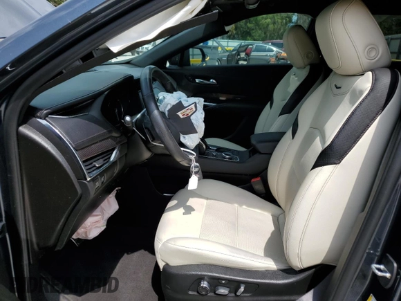 2020 Cadillac XT4 FWD Sport z VIN 1GYFZER49LF054184, wystawiony jako Copart lot #50274585 z przebiegiem 28 341 mil mil oraz Szkoda całkowita • Salvage title. Historia ofert i sprzedaży dostępna na DreamBid. Obrazek 7.