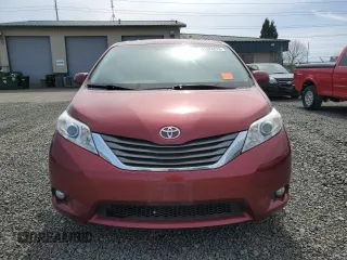 2011 Toyota Sienna XLE z VIN 5TDDK3DC5BS007897, wystawiony jako Copart lot #51503415 z przebiegiem 151 158 mil mil oraz Szkoda całkowita • Salvage title. Historia ofert i sprzedaży dostępna na DreamBid. Obrazek 5.