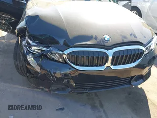 2022 BMW 3 Series 330i z VIN 3MW5R1J0XN8C30297, wystawiony jako IAAI lot #41881552 z przebiegiem 42 005 mil mil oraz . Historia ofert i sprzedaży dostępna na DreamBid. Obrazek 6.