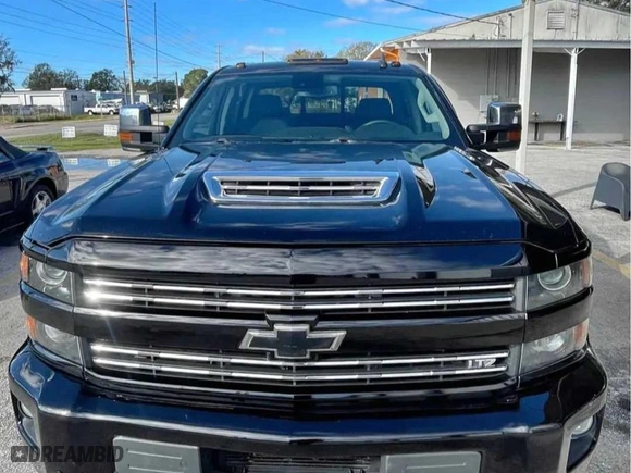 2018 Chevrolet Silverado 3500HD LTZ with VIN 1GC4K0EY3JF145008, listed as a Copart auction lot 53173945 with 375,045 mi miles and Clean Title. Bid and sale history available at carsss.com. Image 3.