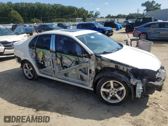 2010 Volkswagen Jetta Wolfsburg Edition with VIN 3VWRJ7AJ2AM060622, listed as a Copart auction lot 72686204 with 146,998 mi miles and Salvage title. Bid and sale history available at DreamBid. Image 4.