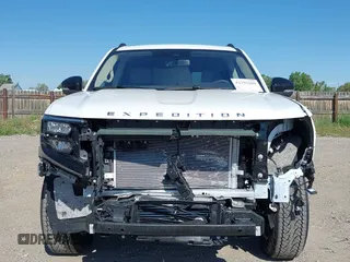 2025 Ford Expedition XLT с VIN 1FMJU1J85SEA23004, выставлен на аукционе IAAI как лот 42395289 с пробегом 1 917 миль миль и . История ставок и продаж доступна на DreamBid. Изображение 13.
