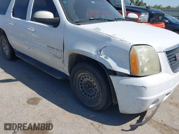 2007 GMC Yukon XL SLT with VIN 1GKFC16017J218410, listed as a IAAI auction lot 41981881 with 209,721 mi miles. Bid and sale history available at carsss.com. Image 6.