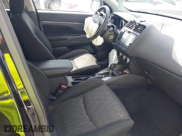 2023 Mitsubishi Outlander ES z VIN JA4ARUAU2PU014515, wystawiony jako IAAI lot #42147345 z przebiegiem 43 489 mil mil oraz . Historia ofert i sprzedaży dostępna na DreamBid. Obrazek 5.