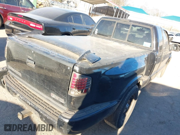 1998 GMC Sonoma SLS with VIN 1GTCS19W2W8542022, listed as a IAAI auction lot 41693349 with 1 mi miles. Bid and sale history available at carsss.com. Image 4.