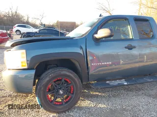 2010 Chevrolet Silverado 1500 LS with VIN 1GCSCREA6AZ123756, listed as a IAAI auction lot 41807463 with Not Provided miles. Bid and sale history available at carsss.com. Image 14.
