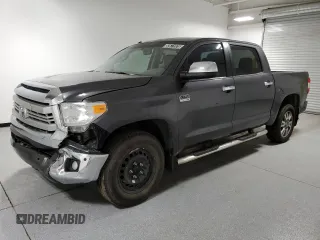 2017 Toyota Tundra Platinum z VIN 5TFAW5F17HX625370, wystawiony jako Copart lot #52671975 z przebiegiem 122 675 mil mil oraz Czysty tytuł • Clean title. Historia ofert i sprzedaży dostępna na DreamBid. Obrazek 1.