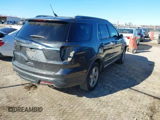 2018 Ford Explorer XLT z VIN 1FM5K7D8XJGA41555, wystawiony jako IAAI lot #41301991 z przebiegiem 46 248 mil mil oraz . Historia ofert i sprzedaży dostępna na DreamBid. Obrazek 4.