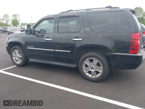 2009 Chevrolet Tahoe LTZ z VIN 1GNFK330X9R130028, wystawiony jako IAAI lot #42113713 z przebiegiem 135 631 mil mil oraz . Historia ofert i sprzedaży dostępna na DreamBid. Obrazek 14.