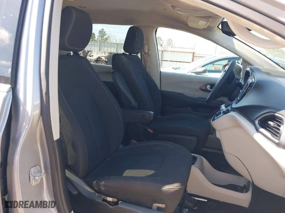 2021 Chrysler Voyager L with VIN 2C4RC1AG7MR554972, listed as a IAAI auction lot 41627734 with 94,084 mi miles. Bid and sale history available at carsss.com. Image 5.