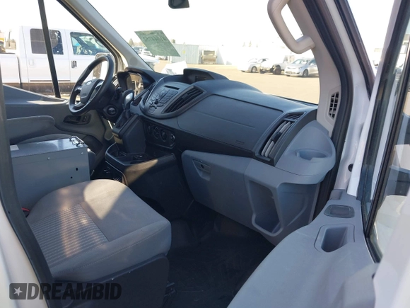 2019 Ford Transit z VIN 1FTYR1CM7KKB27462, wystawiony jako IAAI lot #41644752 z przebiegiem 94 260 mil mil oraz . Historia ofert i sprzedaży dostępna na DreamBid. Obrazek 5.