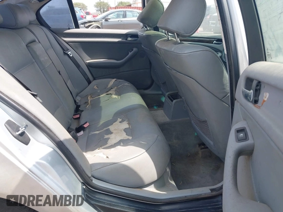 2005 BMW 3 Series 325i with VIN WBAEV33485KW18747, listed as a IAAI auction lot 42145384 with 147,120 mi miles and . Bid and sale history available at DreamBid. Image 8.